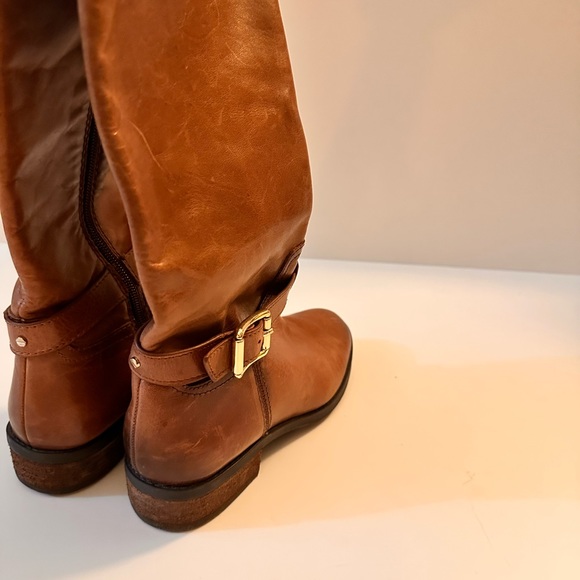 Vince Camuto brown boots.  Distressed finish lug sole. Genuine leather upper 🍂 - Picture 7 of 7